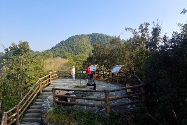 吉首 苗寨 踏秋 游客 矮寨 大峡谷 苗族 参观 大自然 奇观 周末 快乐