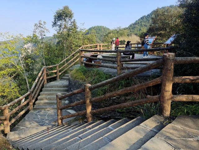 吉首 苗寨 踏秋 游客 矮寨 大峡谷 苗族 参观 大自然 奇观 周末 快乐