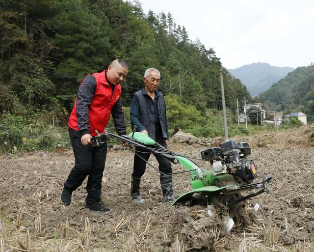 秋耕秋种正当时    助农增收绘丰景