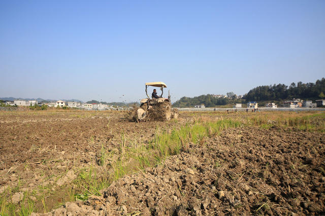 金秋 农副 播种 整地 施肥