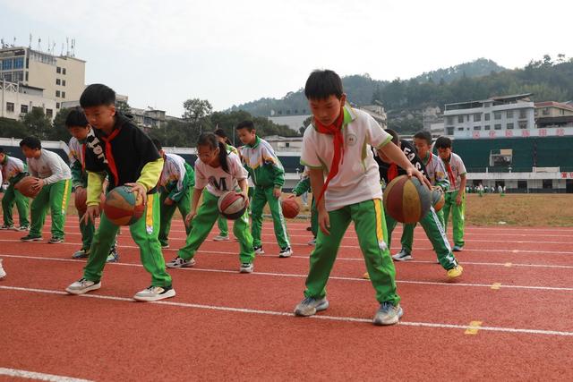 校园 土家族 湘西 学生 苗族 吉首 小学 篮球 体育 锻炼 运动  技巧 文体 体质 