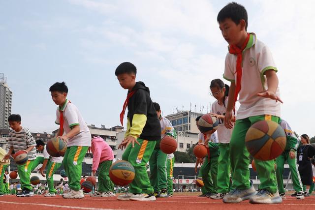 校园 土家族 湘西 学生 苗族 吉首 小学 篮球 体育 锻炼 运动  技巧 文体 体质 