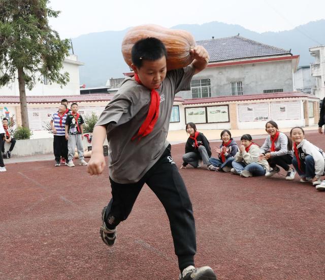   趣味运动庆丰收