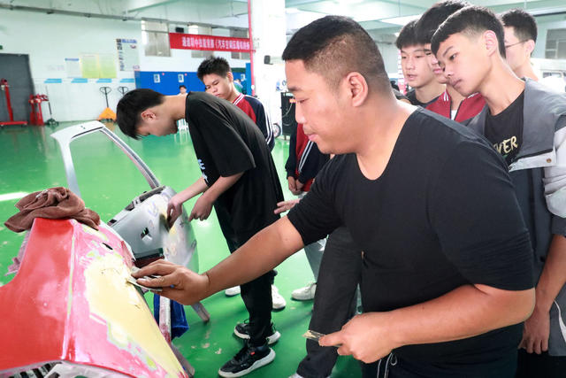 职业 学校 实训 培养 学好 技能 尽展 其才