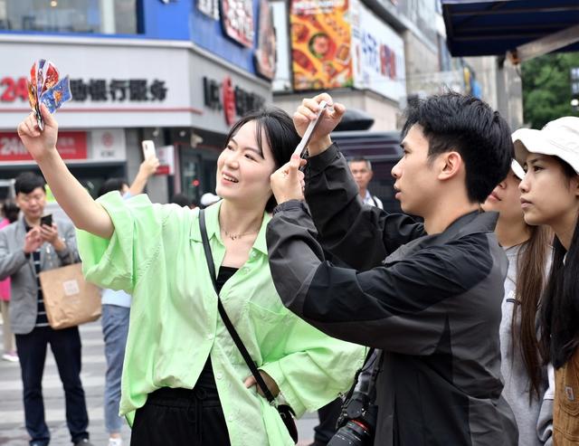 长沙黄兴步行街一派热闹繁华景象