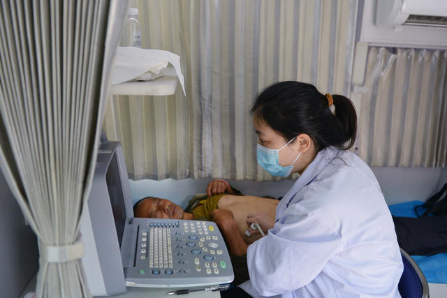 巡诊车上优抚情