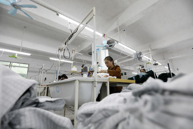 乡村振兴 就业帮扶车间 脱贫致富 就业增收 易地搬迁