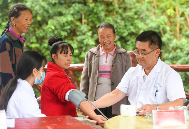 送医入村
健康服务
健康检查