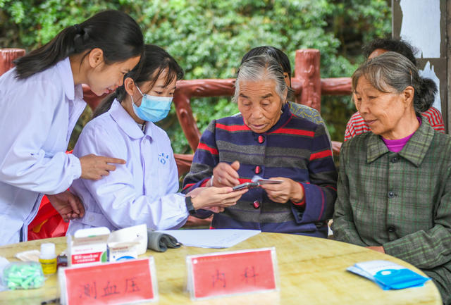 送医入村
健康服务
健康检查