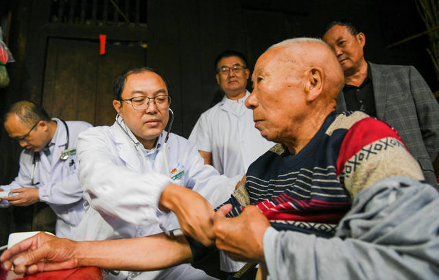 送医入村
健康服务
健康检查