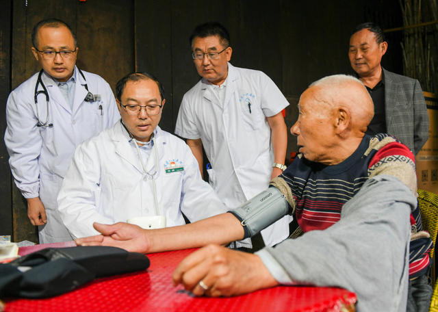 送医入村
健康服务
健康检查