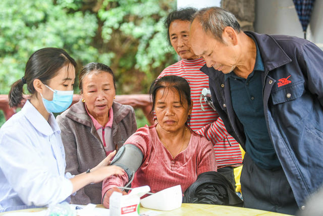 送医入村
健康服务
健康检查