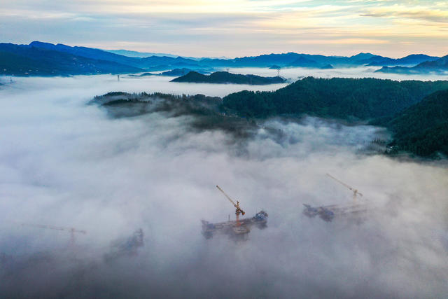湘西 龙山 云海 建桥 高速公路，施工 工地