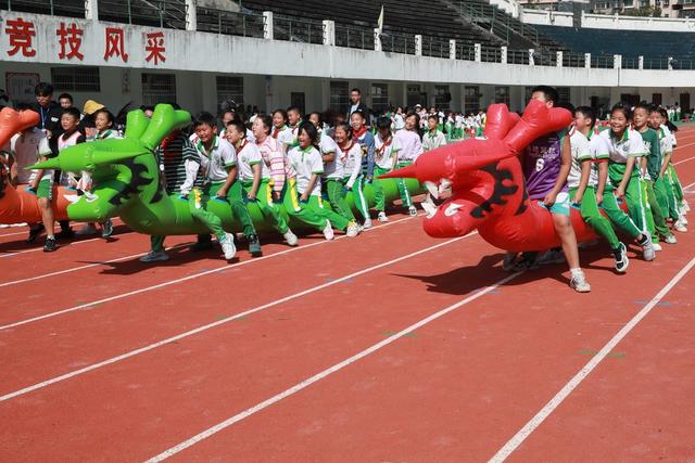 土家族 学生 跑步 苗族 小学 运动会 旱地龙舟 比赛 袋鼠跳 运动 快乐 体育 健康
