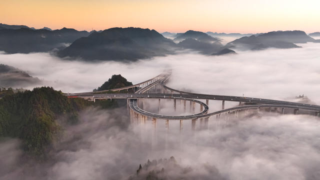 云雾 公路 山间  风景 