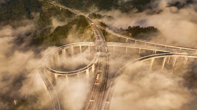 云雾 公路 山间  风景 