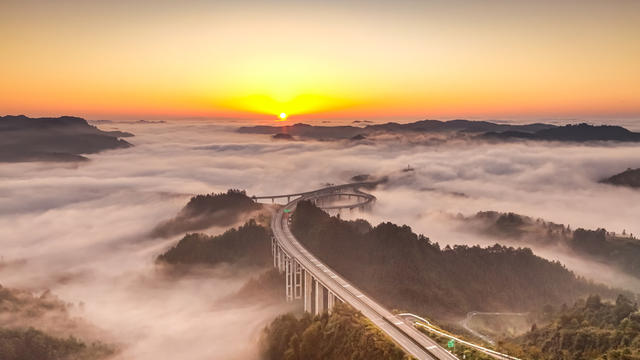 云雾 公路 山间  风景 