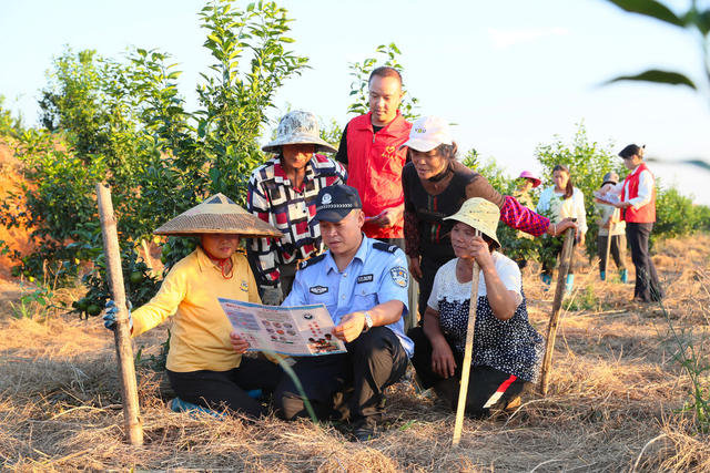 禁毒  知识   宣传  果园