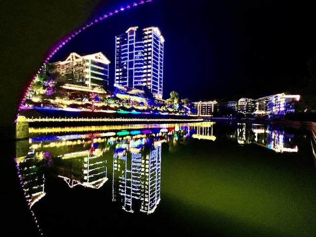 “越夜越精彩”
