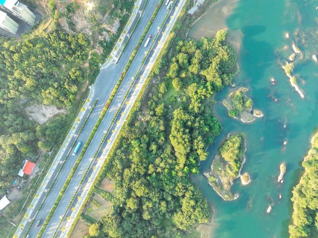 生态 环境 人居  道路绿化 和谐共生