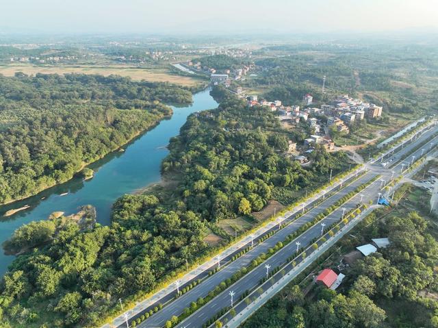 生态 环境 人居  道路绿化 和谐共生