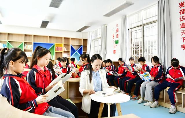 学校 读书角