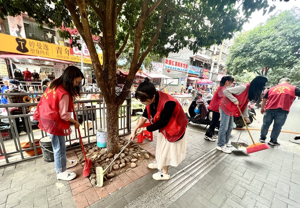 周五又见红马夹
