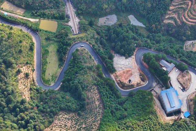 乡村公路、交通、农村路网、基础设施、四好路