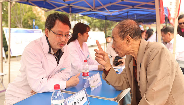 专家义诊服务社区健康进步