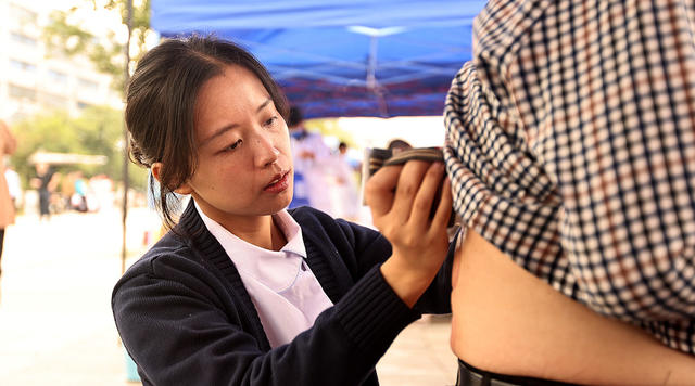 专家义诊服务社区健康进步