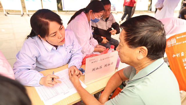 专家义诊服务社区健康进步