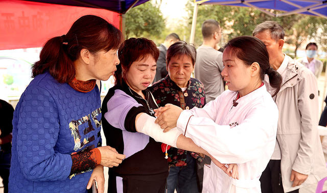 专家义诊服务社区健康进步