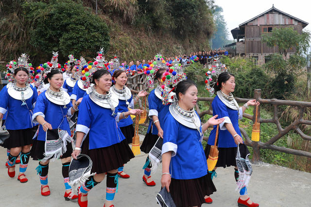 湘桂 侗族 毗邻 两村 红薯节 庆丰收