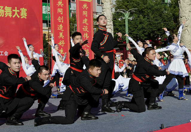 广场舞 文化 民族团结 赛事 表演 跳舞  中华民族共同体意识