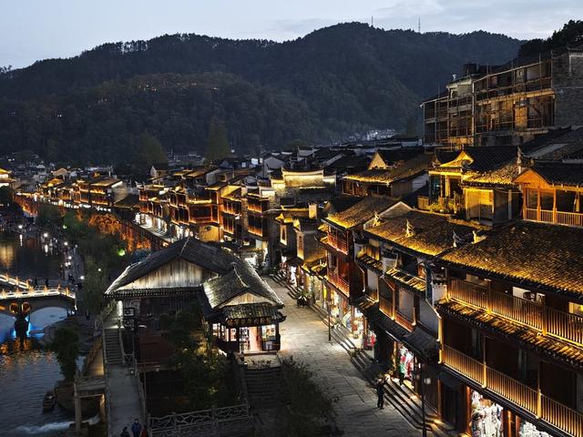 凤凰 古城  沱江  夜景如画