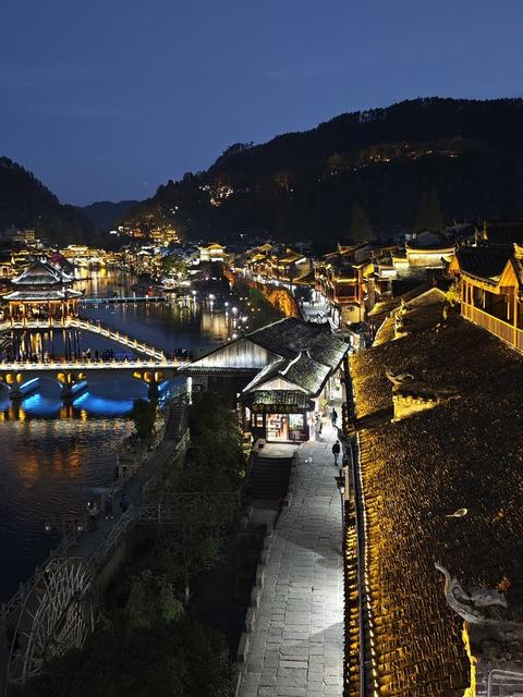 凤凰 古城  沱江  夜景如画