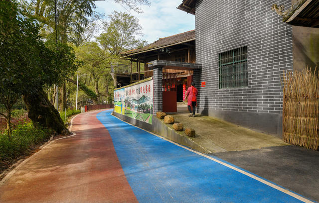 最美乡村路—“彩虹”公路