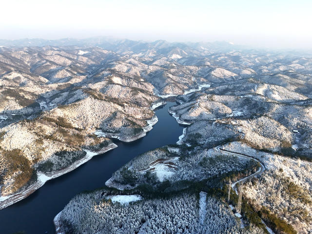 水库  景区  旅游  文化  观光   风景  生态   自然   航拍   胜地   风雪   白雪  大雪  风光