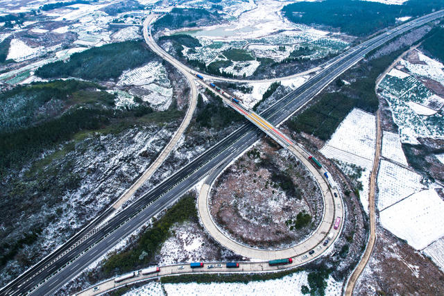 除冰抢险保畅通