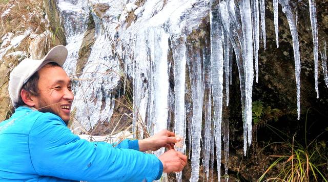 冰柱 崀山 游客 拍照