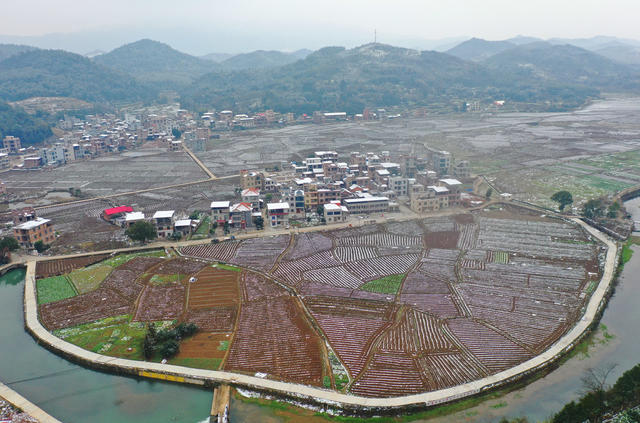湖南蓝山：冰雪映衬  秀美如画