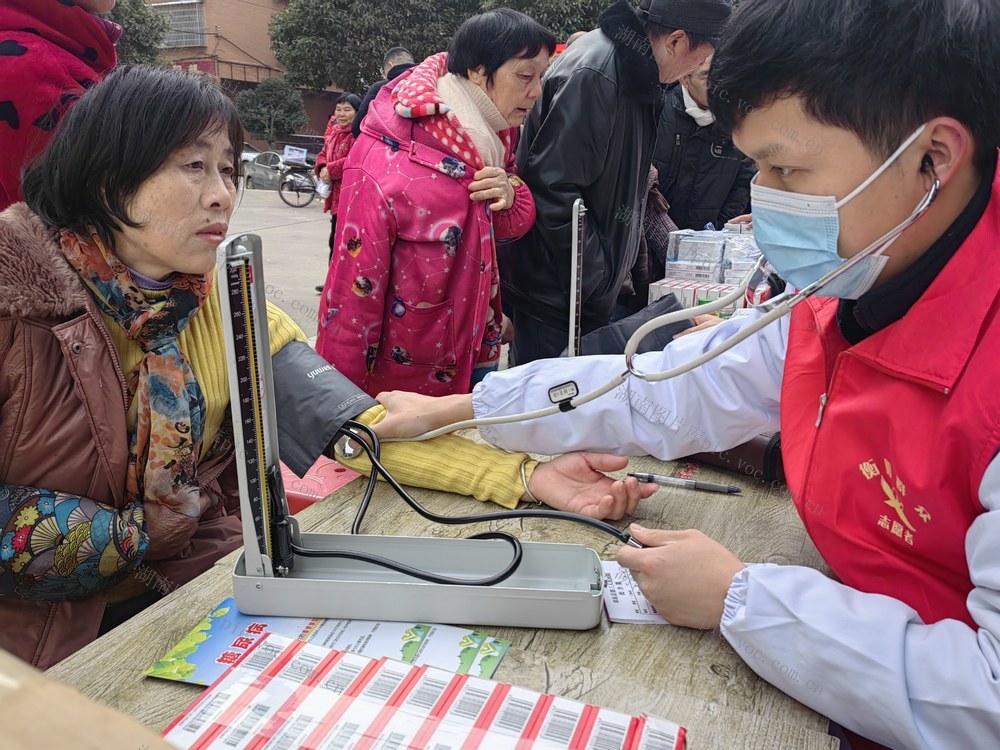 卫生下乡  健康惠民