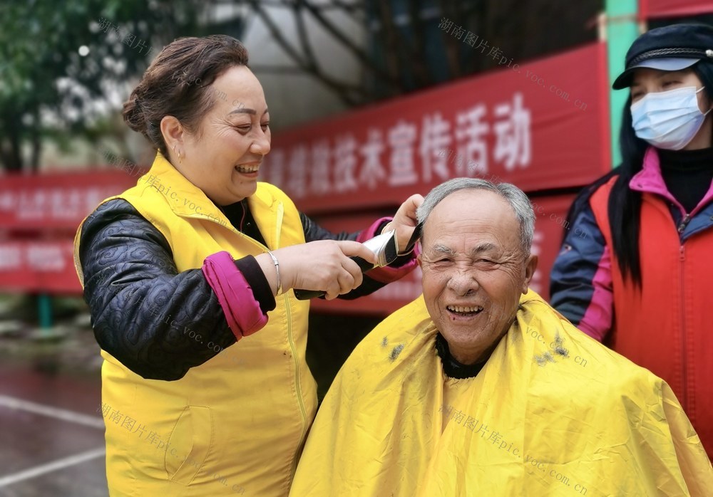 爱心义剪迎春节
