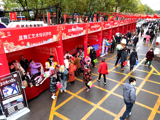 过年  新年  年味浓  新春  佳节  购物  年货  生意  红火 