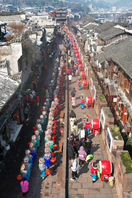 土家族 湖南 苗族 凤凰 民宿 文化 春节 巡游 游客 苗鼓 服饰 盛宴