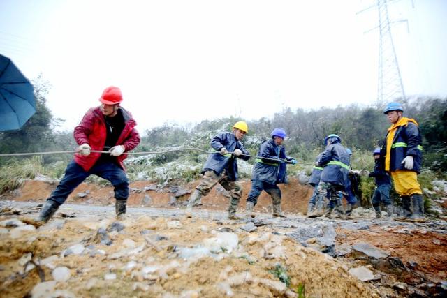 寒潮、冰冻天气、电力、线路、应急抢修。