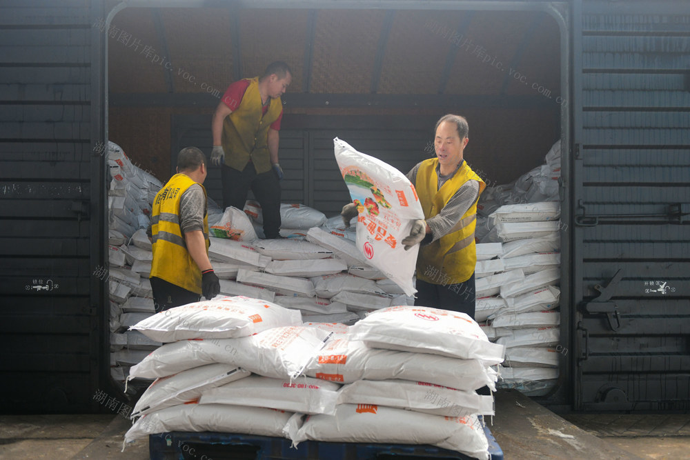 春耕
化肥
道县
火车站
备耕