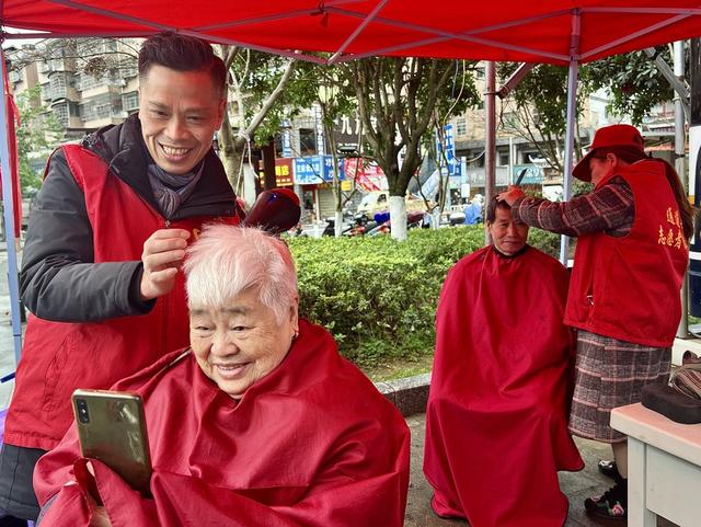 志愿服务暖人心
