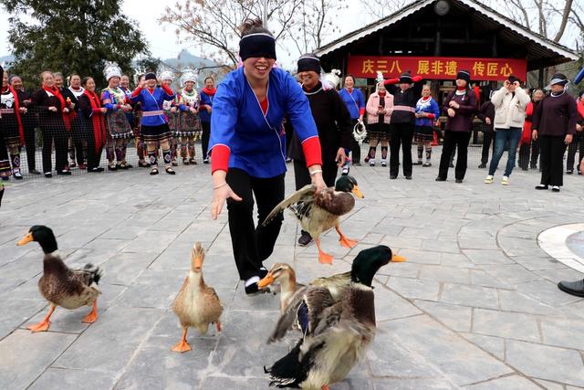 庆三八   展非遗  传匠心
国际妇女节