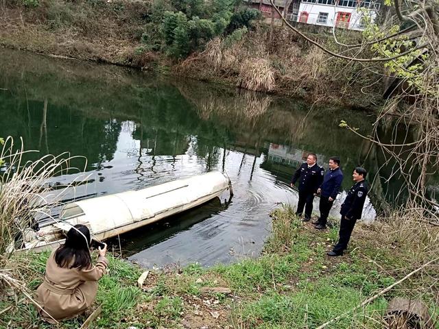 长江流域十年禁渔 
湖南贵州两省交界
联合执法